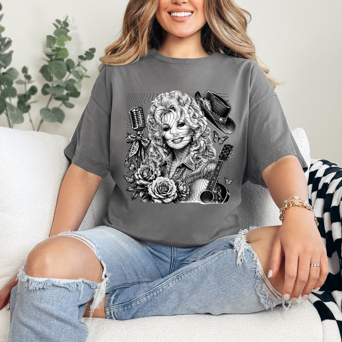 B&W Queen of Country DTF